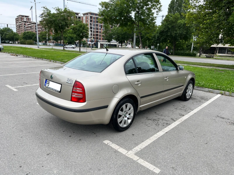 Skoda Superb 2.0i, снимка 5 - Автомобили и джипове - 47970620