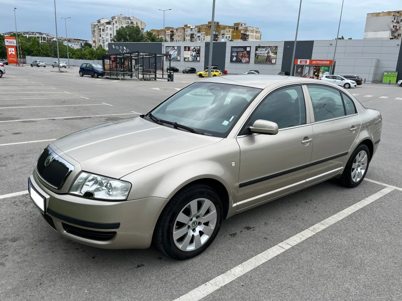 Skoda Superb 2.0i, снимка 1 - Автомобили и джипове - 47970620