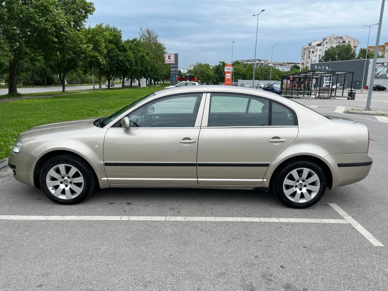 Skoda Superb 2.0i, снимка 3 - Автомобили и джипове - 47970620