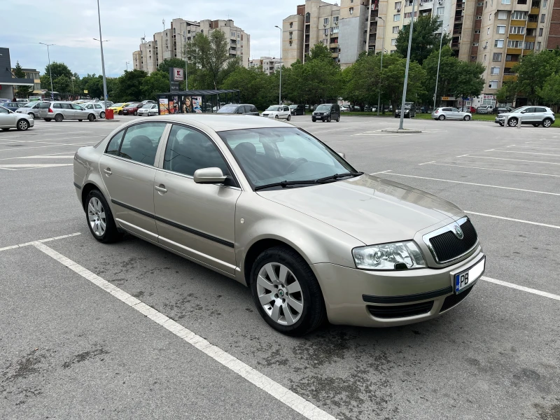 Skoda Superb 2.0i, снимка 2 - Автомобили и джипове - 47970620