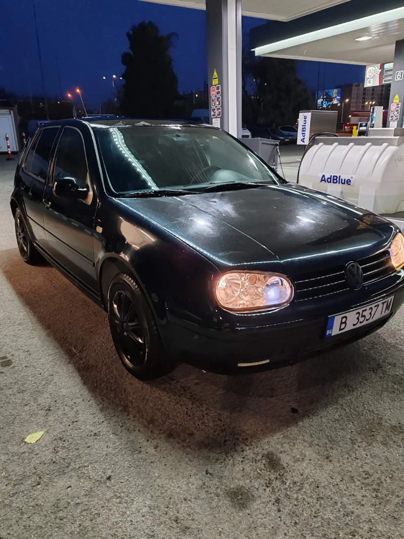 VW Golf, снимка 1 - Автомобили и джипове - 48046316