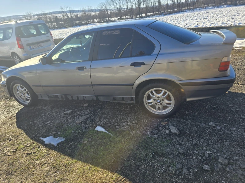 BMW 318, снимка 7 - Автомобили и джипове - 48576433