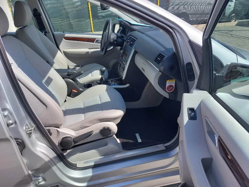 Mercedes-Benz B 200 2.0i, снимка 13 - Автомобили и джипове - 51836993