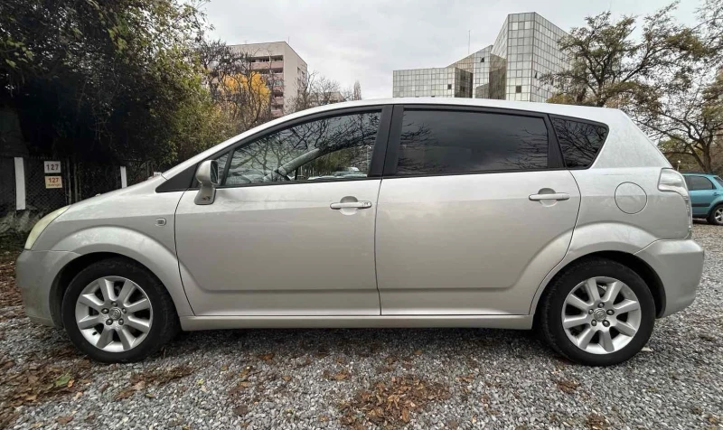 Toyota Corolla verso, снимка 3 - Автомобили и джипове - 52451808