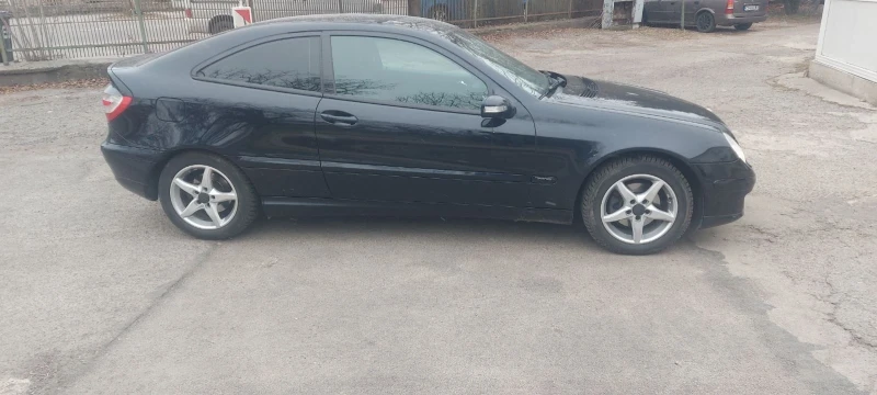Mercedes-Benz C 180 Coupe, снимка 7 - Автомобили и джипове - 53150417