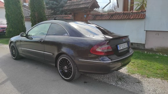 Mercedes-Benz CLK 270, снимка 10 - Автомобили и джипове - 47641654