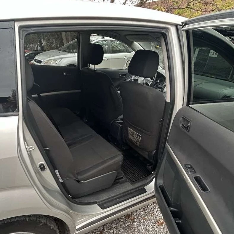 Toyota Corolla verso  - изображение 8