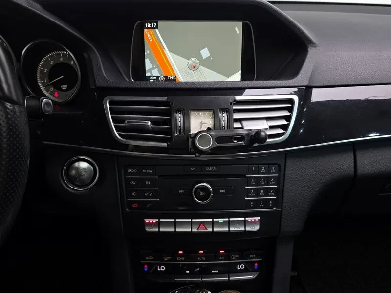 Mercedes-Benz E 300 4Matic Avantgarde - САМО 30% АВАНС, снимка 14 - Автомобили и джипове - 56002496