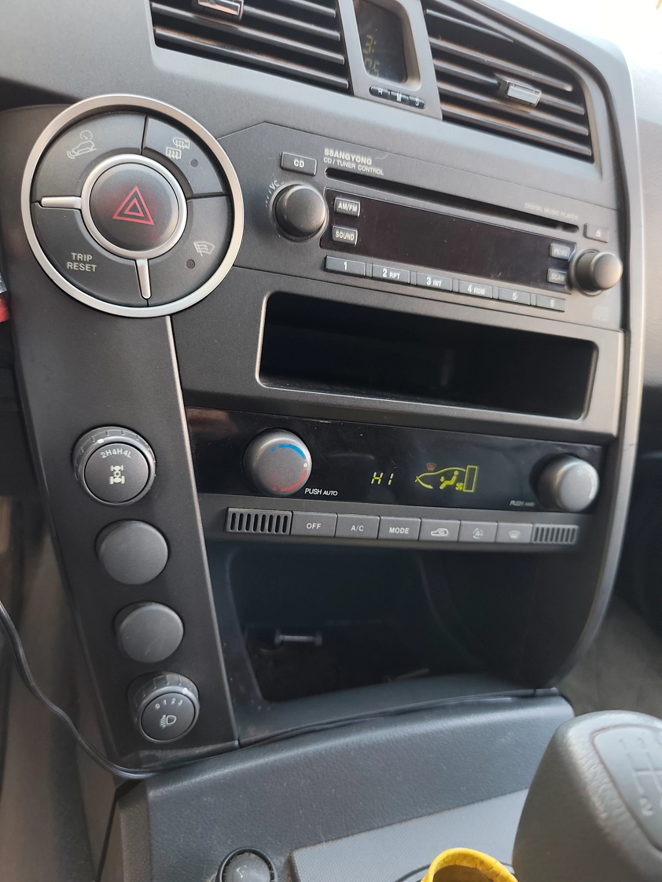 SsangYong Kyron 4X4 * КЛИМАТРОНИК* !КОЖА! !ТОП!!, снимка 15 - Автомобили и джипове - 54099586