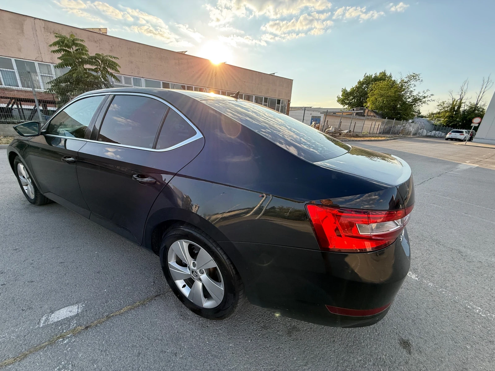 Skoda Superb 2.0TDI* DSG* LED - изображение 8