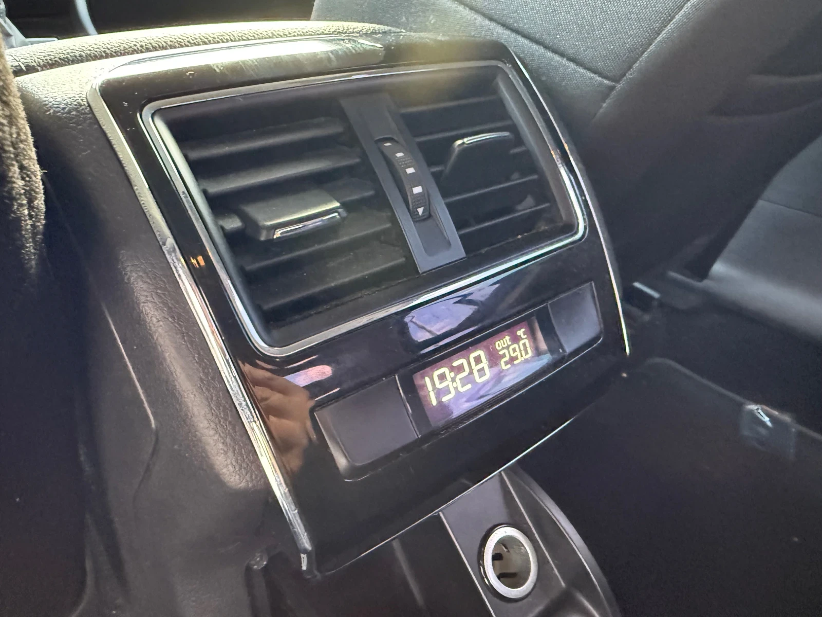 Skoda Superb 2.0TDI* DSG* LED - изображение 10