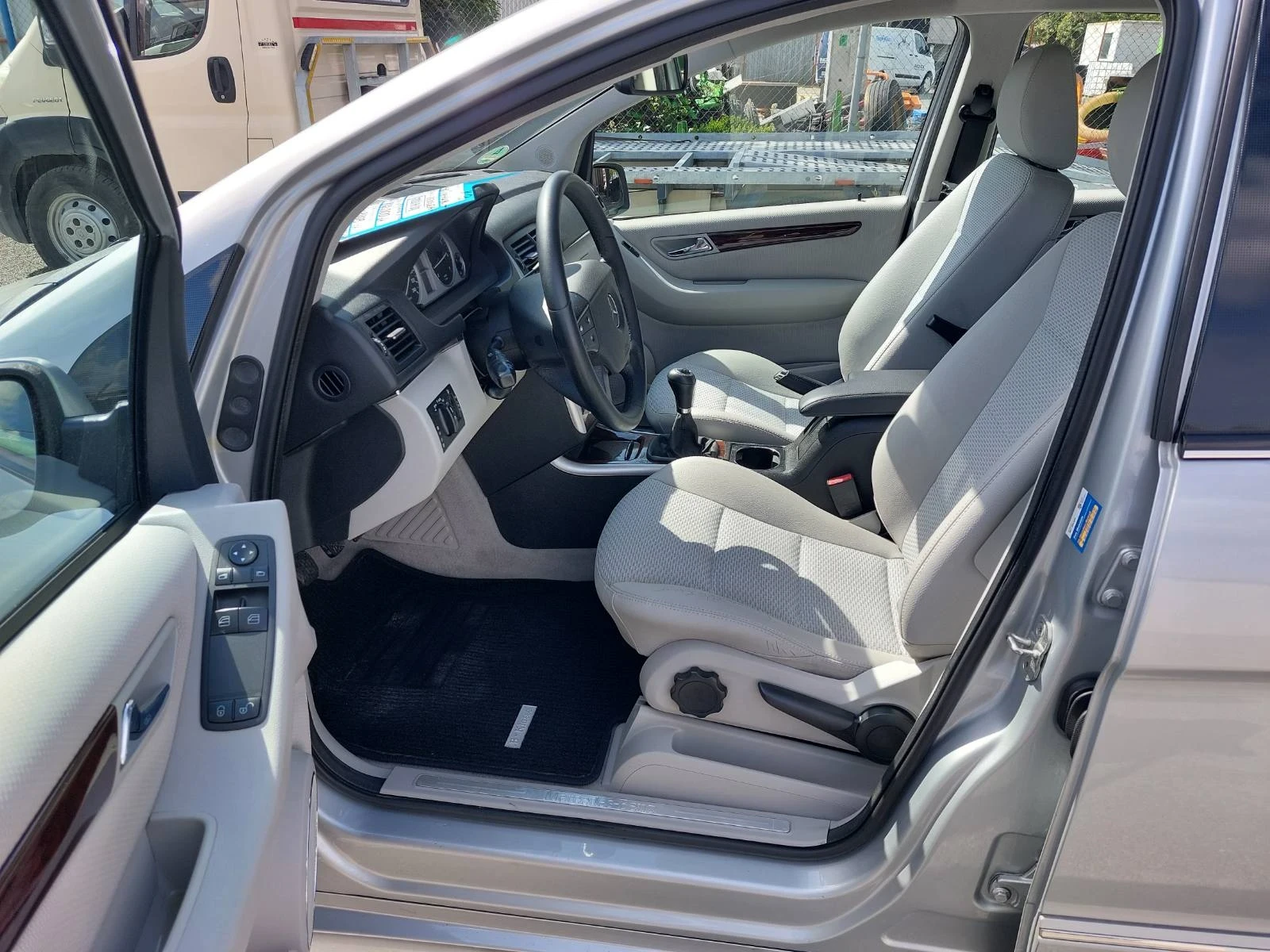 Mercedes-Benz B 200 2.0i - изображение 6