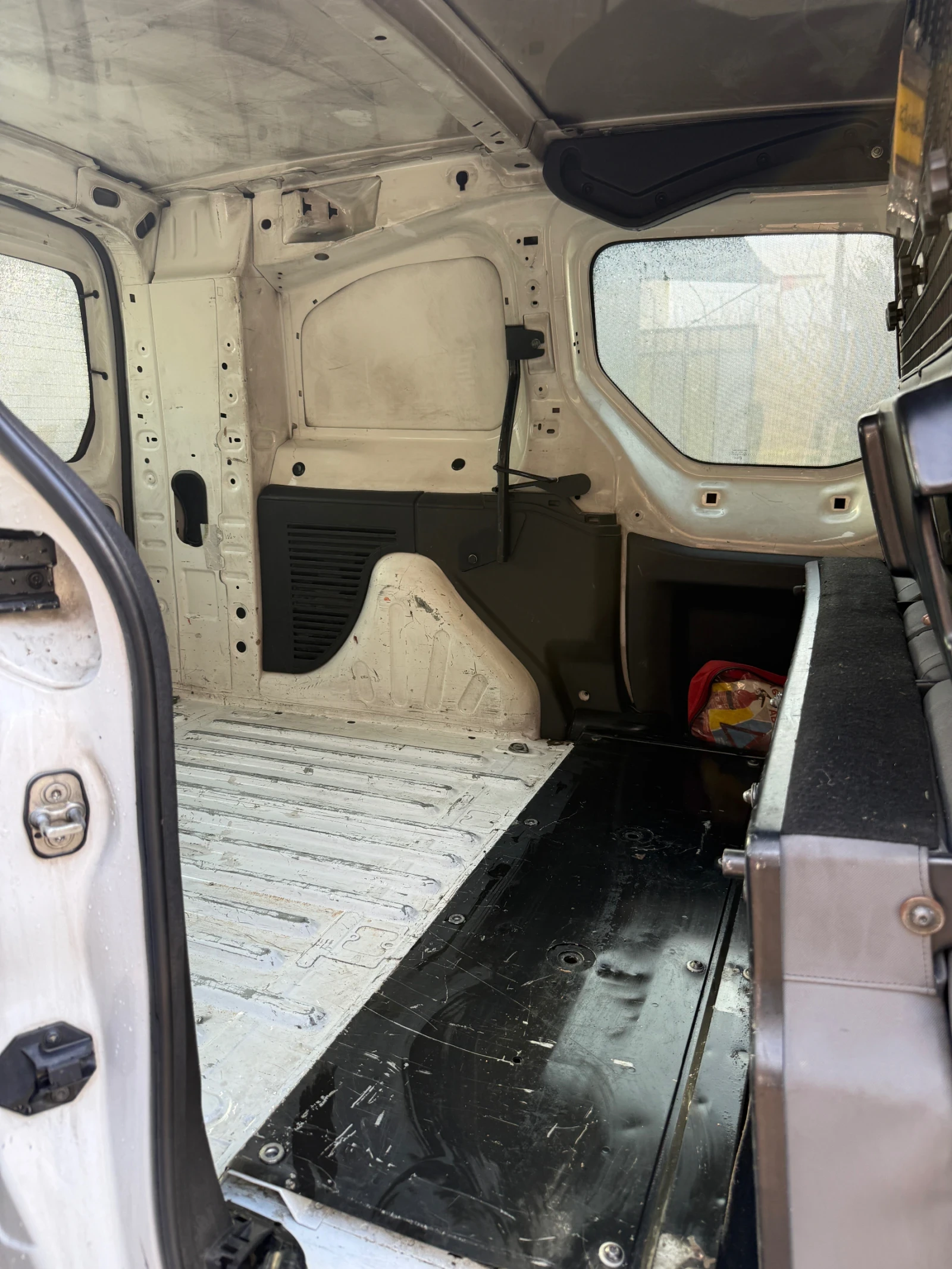 Peugeot Partner 1.6 HDI, снимка 8 - Автомобили и джипове - 53756634