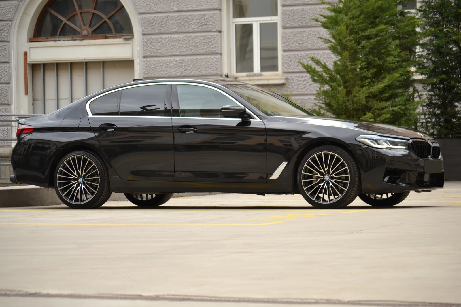 BMW 530 BMW 530i XDrive, снимка 2 - Автомобили и джипове - 54392357