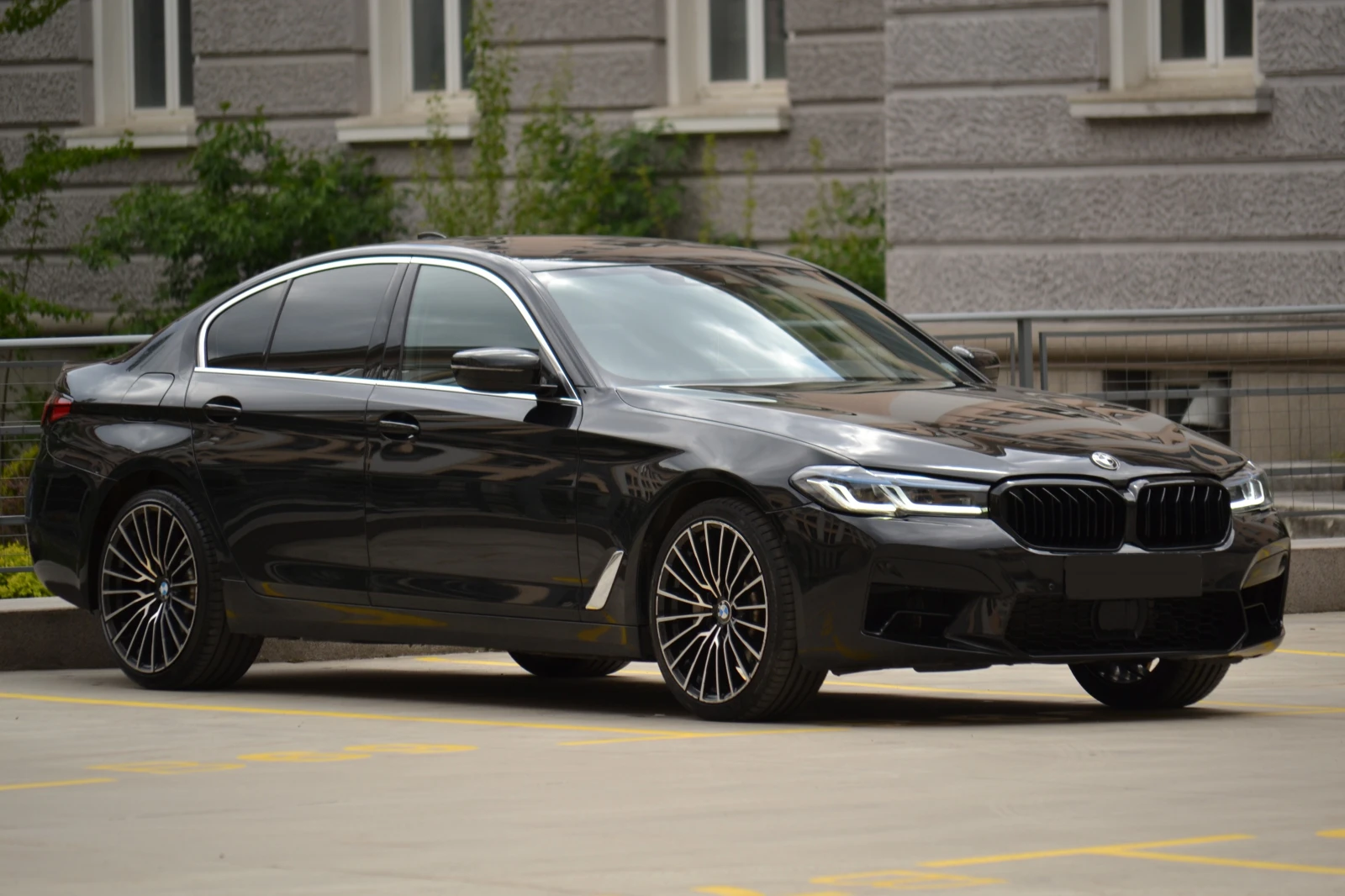 BMW 530 BMW 530i XDrive, снимка 3 - Автомобили и джипове - 54392357