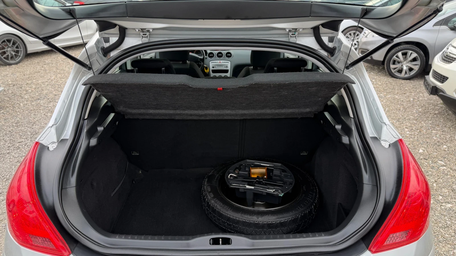 Peugeot 308 1.6i 16v ГАЗ, снимка 12 - Автомобили и джипове - 54459793
