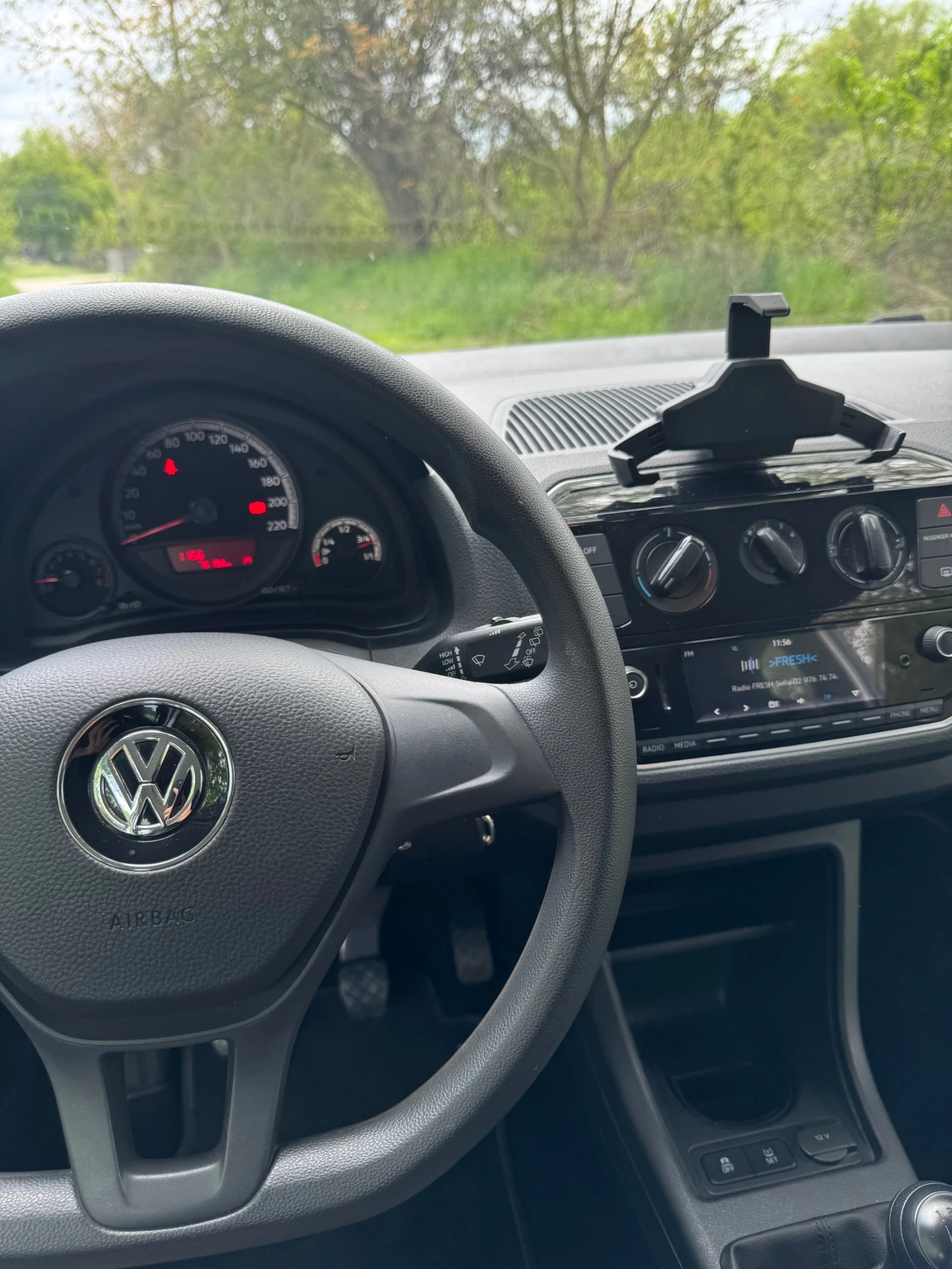 VW Up, снимка 6 - Автомобили и джипове - 54745676