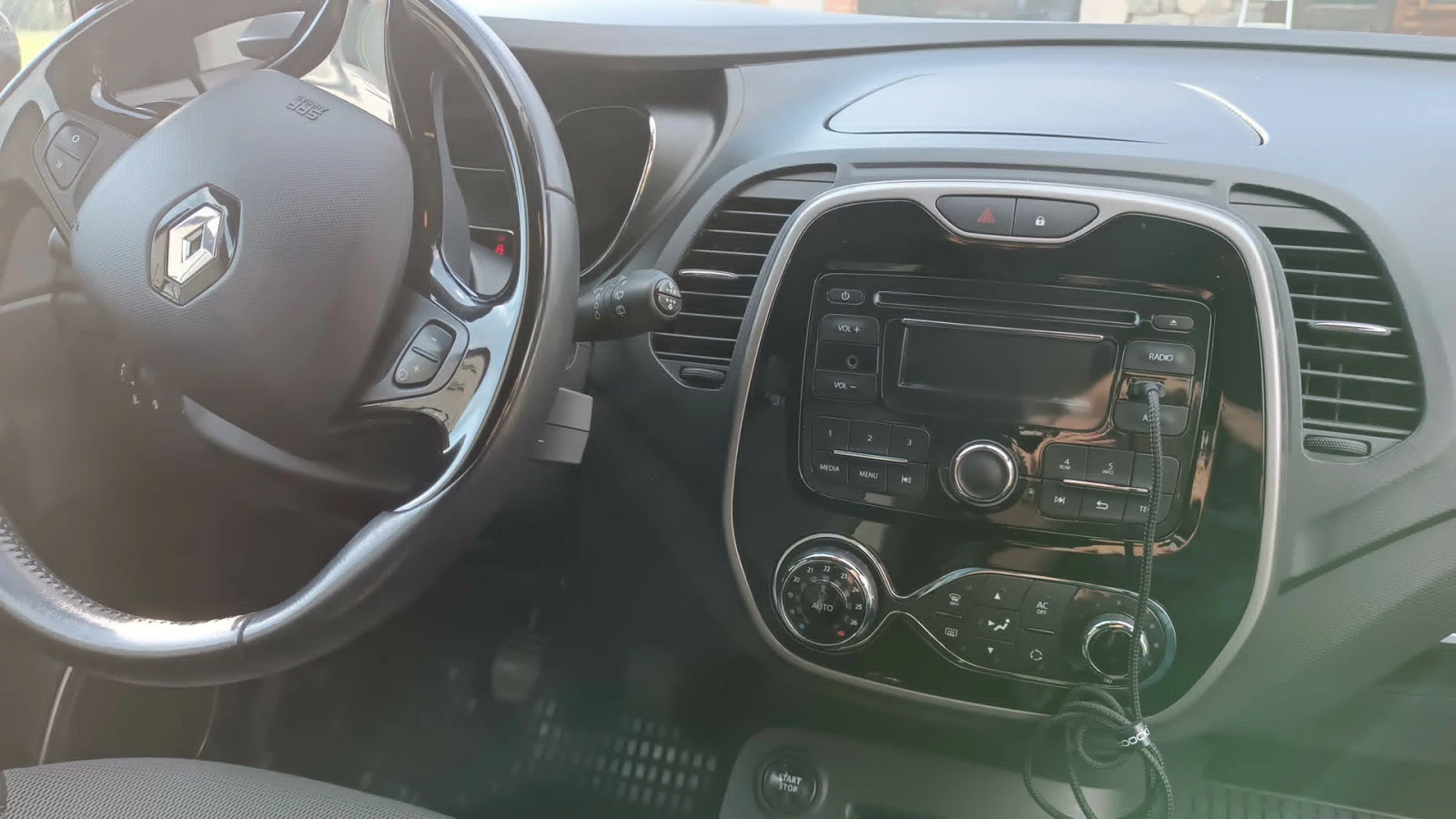 Renault Captur, снимка 3 - Автомобили и джипове - 55003125
