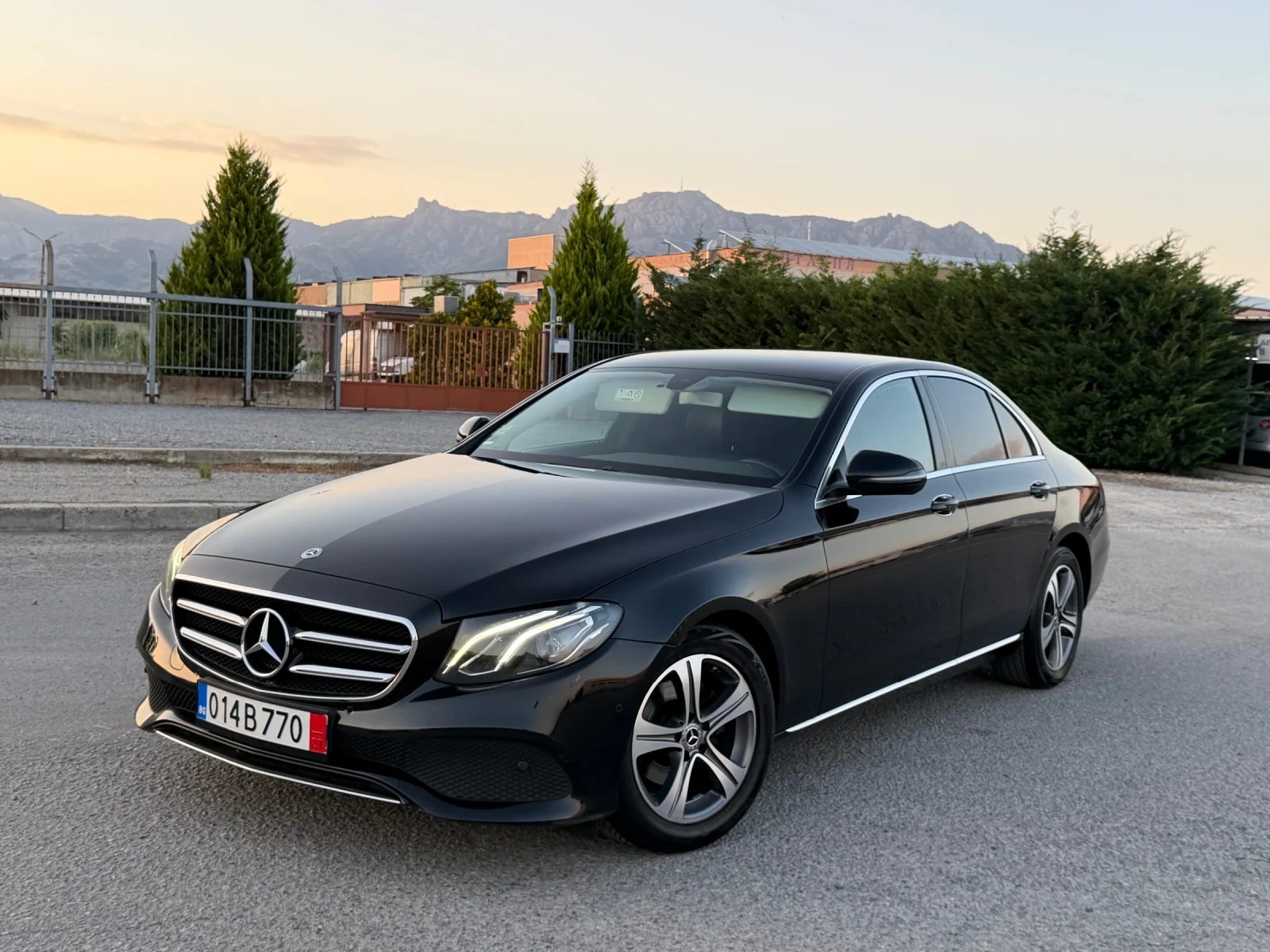 Mercedes-Benz E 200 2.2CDI 160к.с 2019 9-G tronic FULL LED , снимка 2 - Автомобили и джипове - 55108307