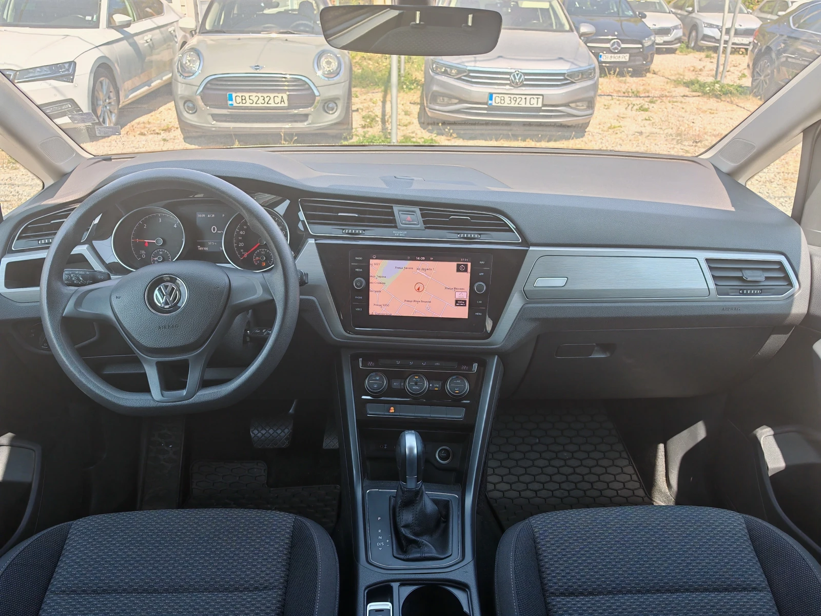 VW Touran 2.0TDI DSG 6+ 1места, снимка 12 - Автомобили и джипове - 55616644