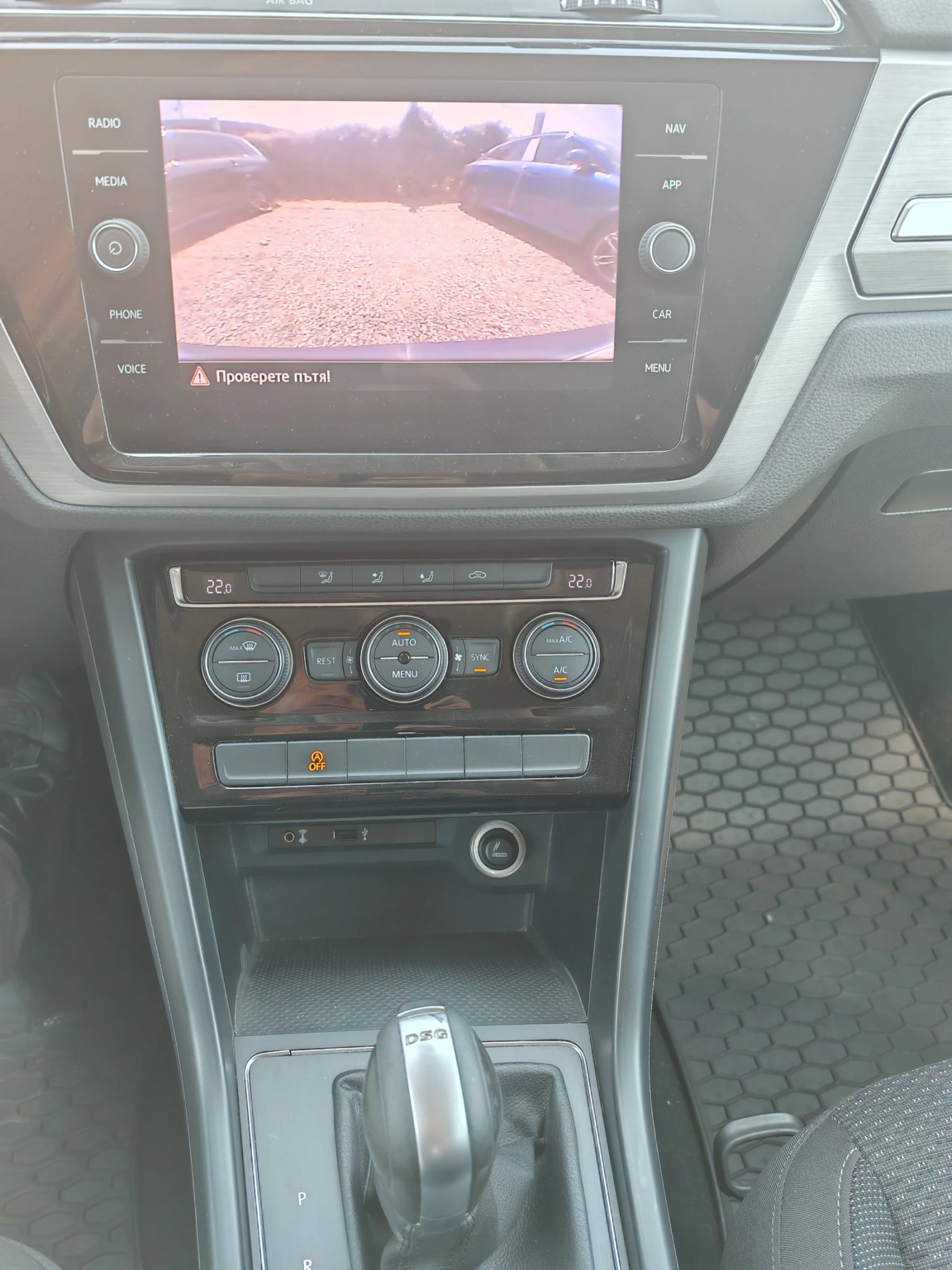 VW Touran 2.0TDI DSG 6+ 1места, снимка 14 - Автомобили и джипове - 55616644