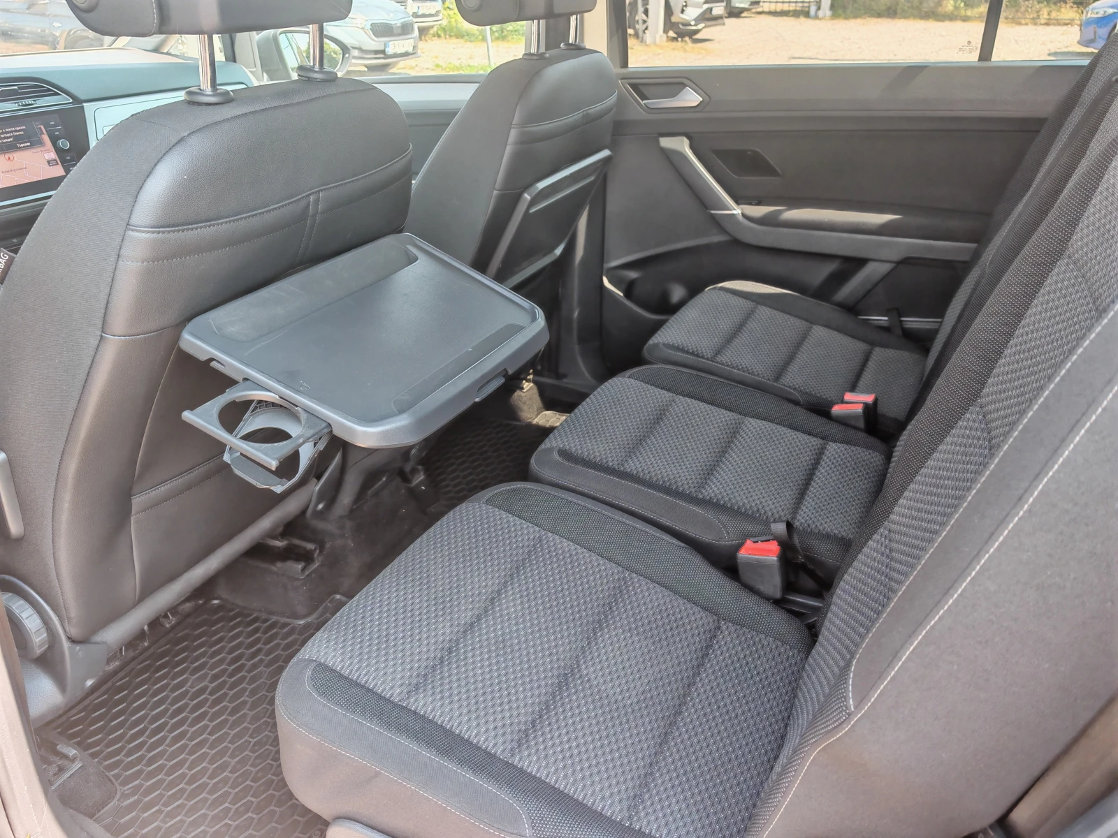 VW Touran 2.0TDI DSG 6+ 1места, снимка 10 - Автомобили и джипове - 55616644