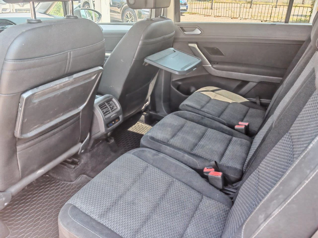 VW Touran 2.0TDI DSG 6+ 1места, снимка 10 - Автомобили и джипове - 55616644