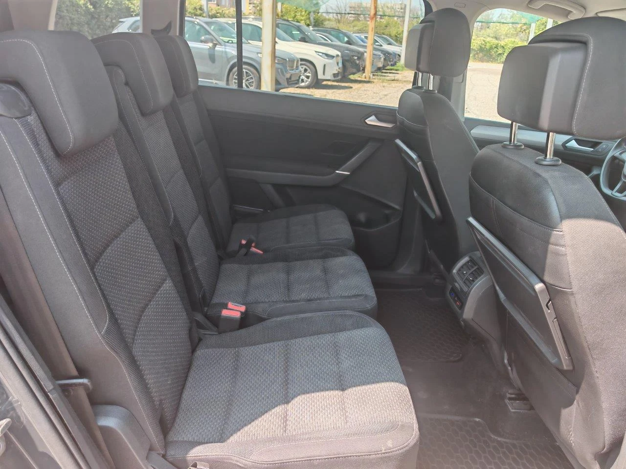 VW Touran 2.0TDI DSG 6+ 1места, снимка 9 - Автомобили и джипове - 55616644