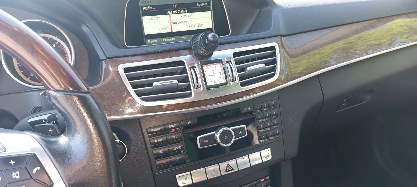 Mercedes-Benz E 220, снимка 2 - Автомобили и джипове - 55966893