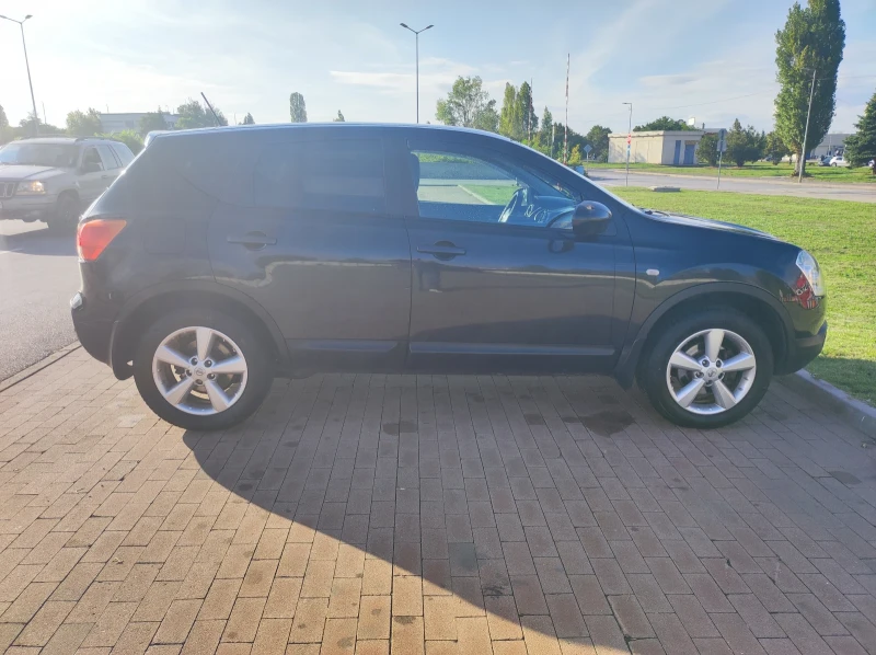 Nissan Qashqai 2, 0 бензин, снимка 4 - Автомобили и джипове - 47311130