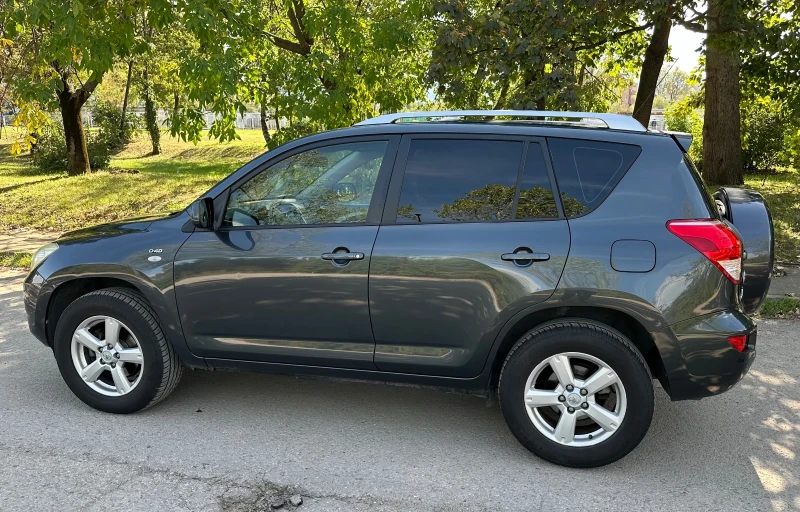 Toyota Rav4 2.2D4d, 136кс, 4х4, 6 скорости, камера, навигация , снимка 2 - Автомобили и джипове - 47346129