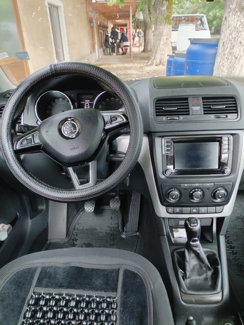 Skoda Yeti 2:0 tdi 4x4, снимка 8 - Автомобили и джипове - 52577551