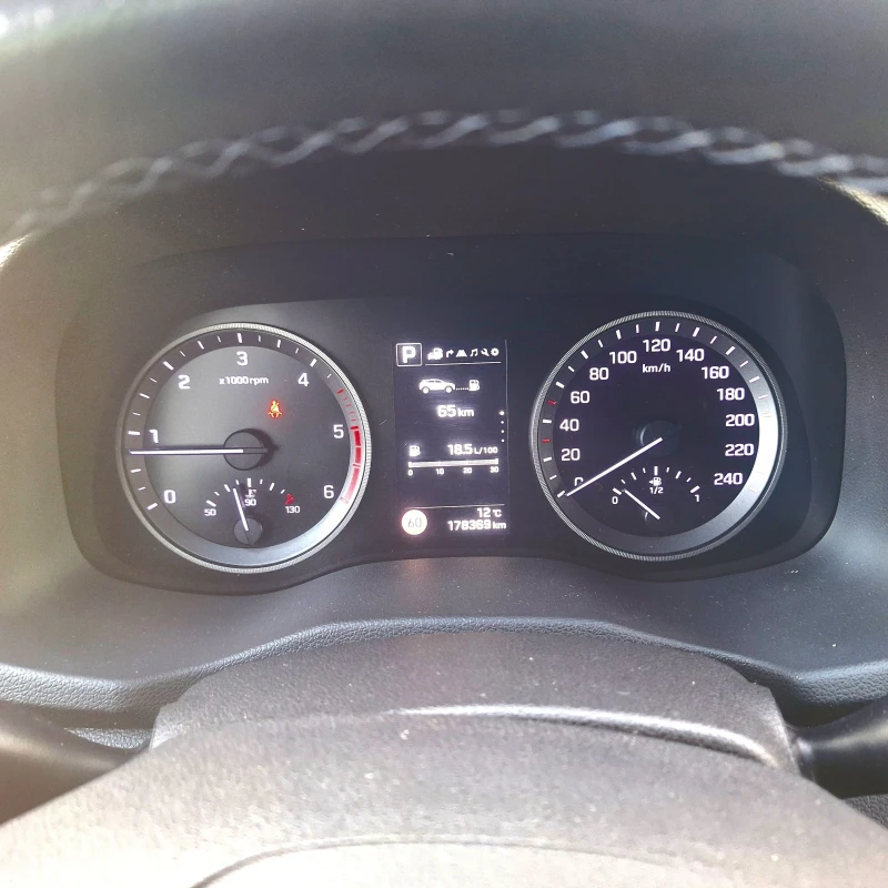 Hyundai Tucson 17  141ксАвтомат, снимка 12 - Автомобили и джипове - 52871654