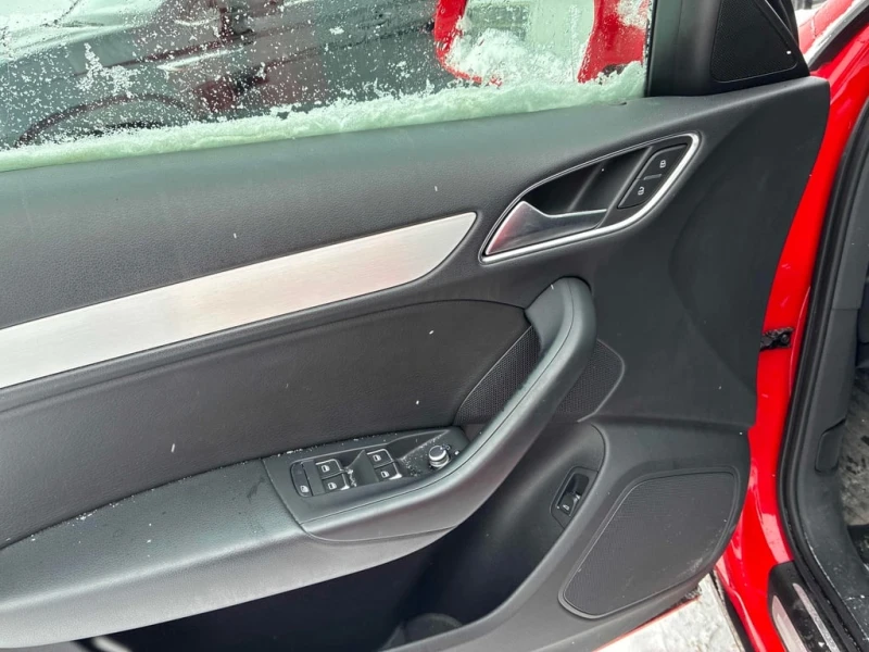 Audi Q3 Progressiv/CAMERA/PANO/NAVI/ПОДГРЕВИ, снимка 12 - Автомобили и джипове - 53452752