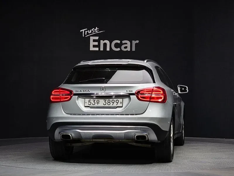 Mercedes-Benz GLA 200 Cdi, снимка 4 - Автомобили и джипове - 54959885