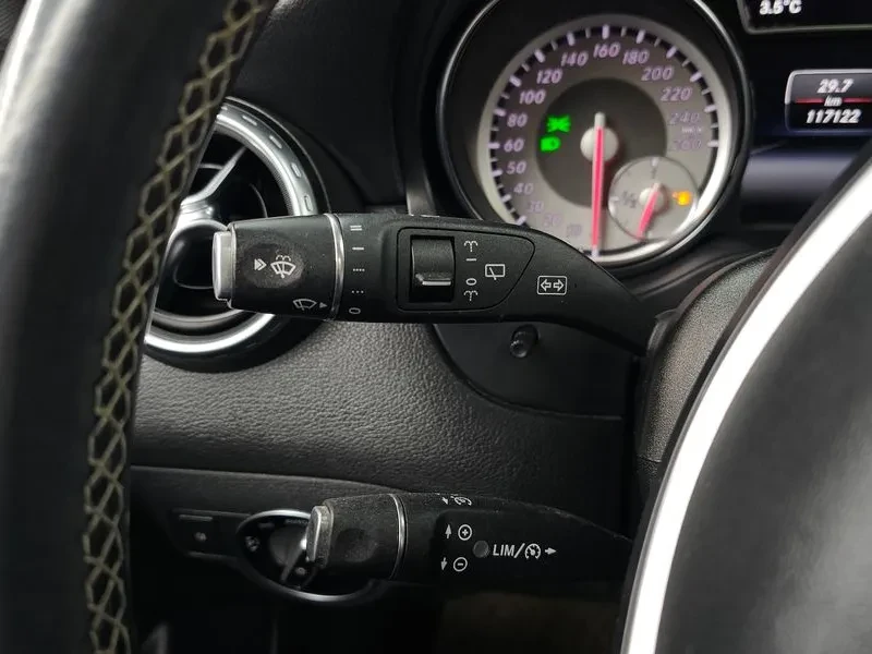 Mercedes-Benz GLA 200 Cdi, снимка 16 - Автомобили и джипове - 54959885