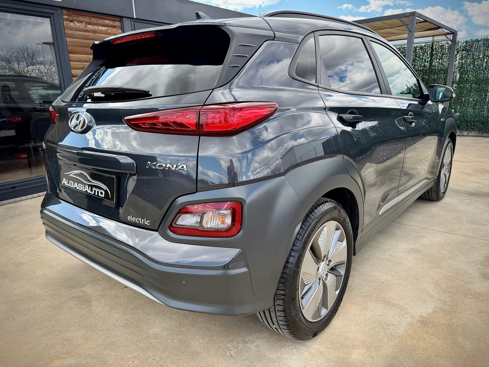 Hyundai Kona 64 kWh* PREMIUM* Bluelink* KRELL* ТЕРМОПОМПА - изображение 4