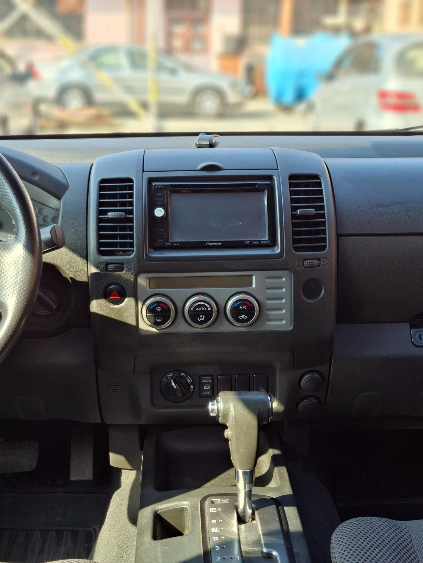 Nissan Navara D40, снимка 8 - Автомобили и джипове - 53866041