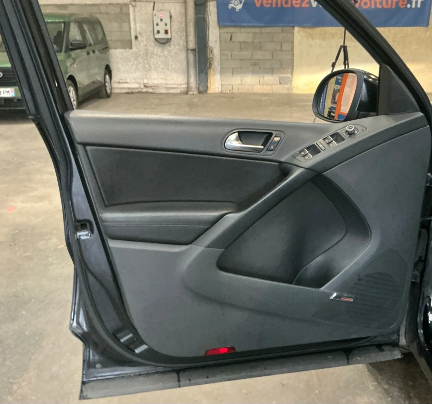 VW Tiguan 2.0 куб 4?4 200 к.с автомат, снимка 16 - Автомобили и джипове - 54155850