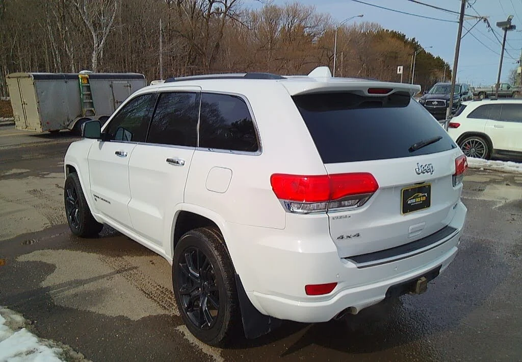 Jeep Grand cherokee 4WD* OVERLAND* ОБДУХ* ПОДГРЕВИ* HARMAN KARDON* PAN, снимка 3 - Автомобили и джипове - 54169639