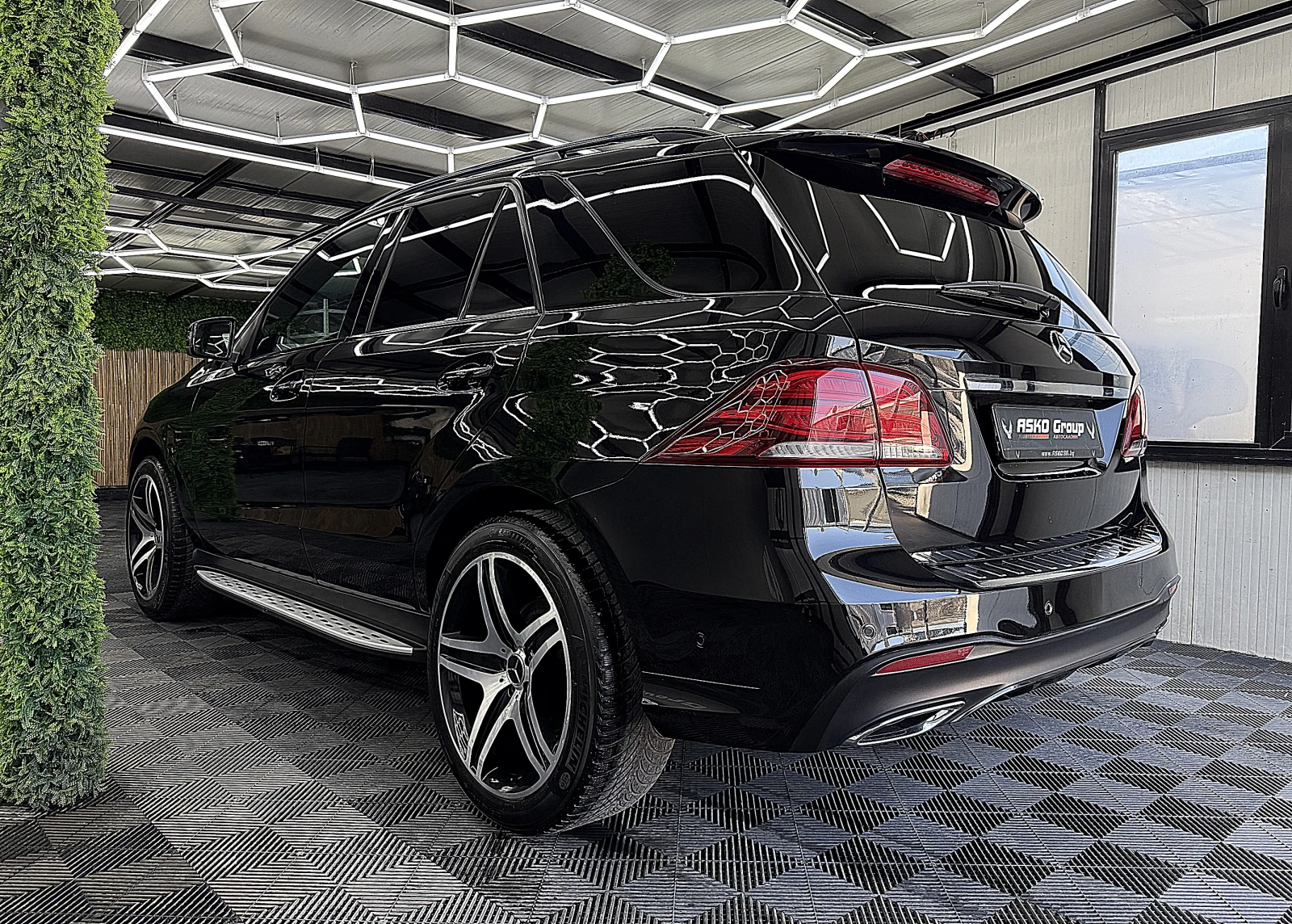 Mercedes-Benz GLE 350 AMG-line/PANORAMA/360-K/СОБСТВЕН ЛИЗИНГ, снимка 4 - Автомобили и джипове - 54937643