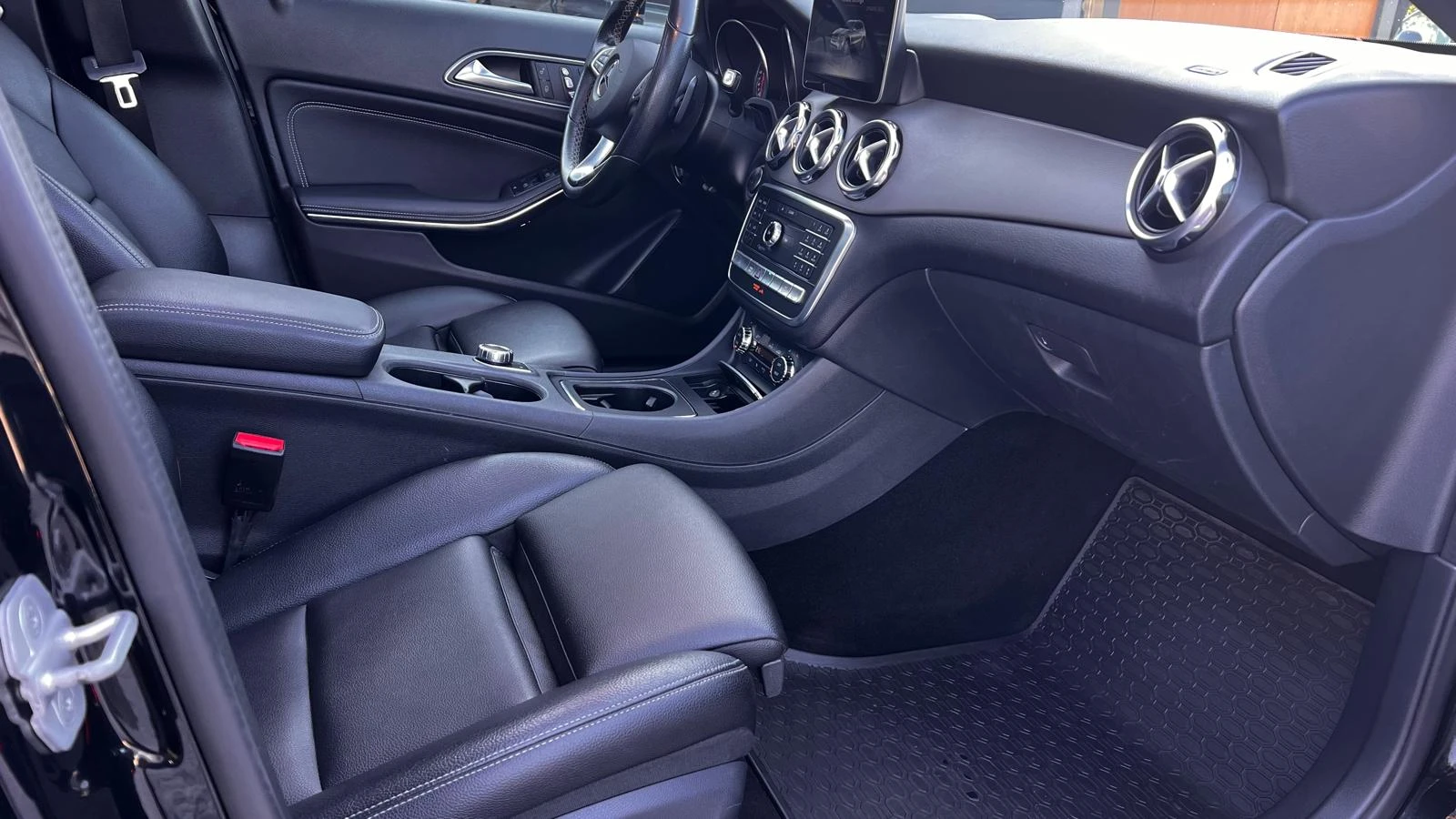 Mercedes-Benz GLA 250 4x4 Panorama Distr Keylless ������� Face  | Mobile.bg � ����������� 7