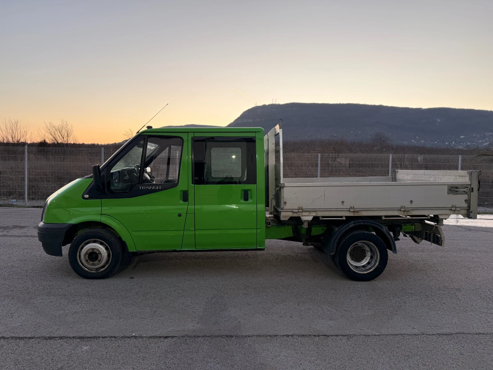 Ford Transit Самосвал / 7 места / Бензин!, снимка 5 - Бусове и автобуси - 53712353