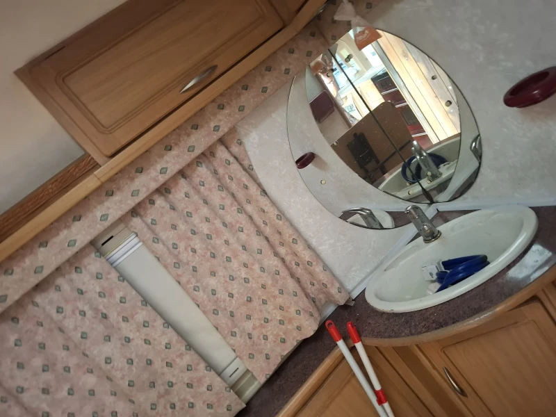 Каравана Compas Рали 460, снимка 9 - Каравани и кемпери - 52869347