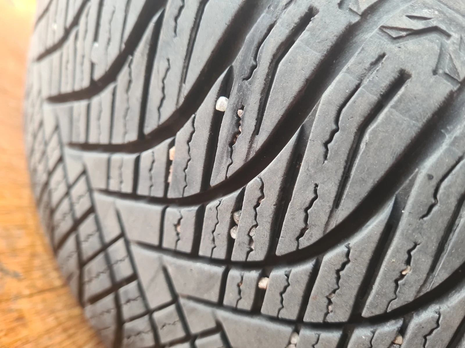 Гуми Всесезонни 215/40R17, снимка 3 - Гуми и джанти - 54674806