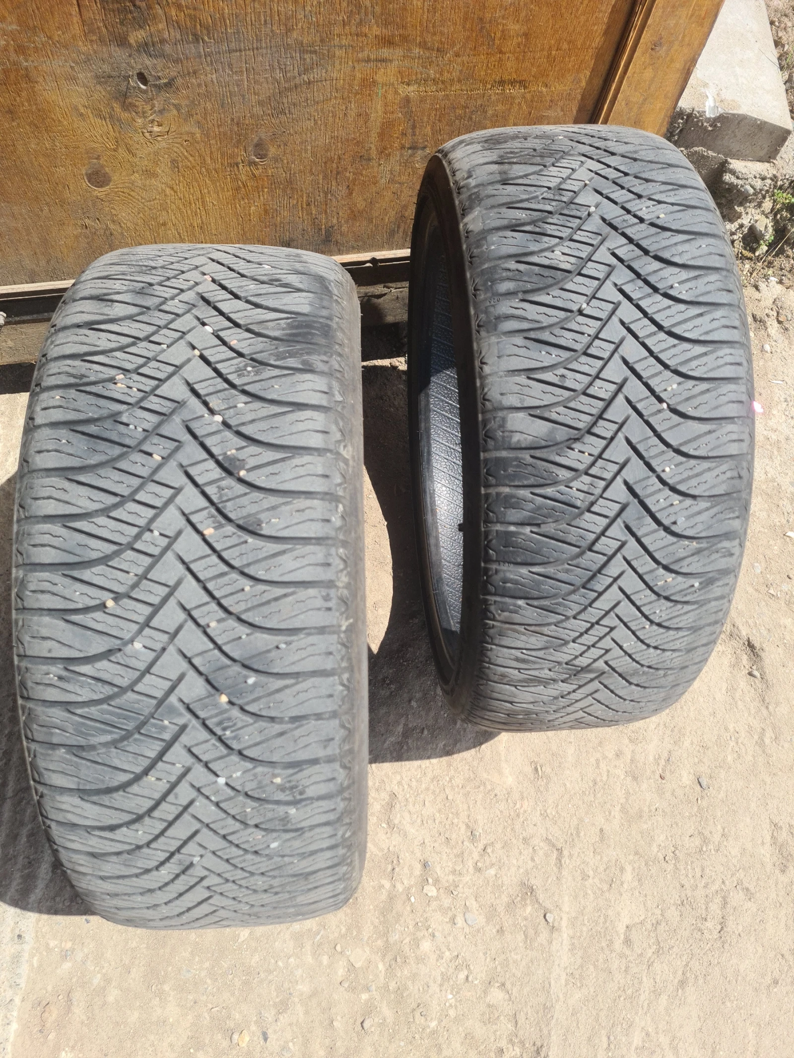 Гуми Всесезонни 215/40R17, снимка 2 - Гуми и джанти - 54674806