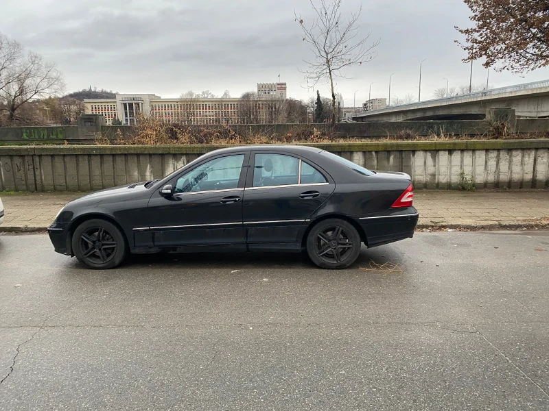 Mercedes-Benz C 180 Kompressor, снимка 3 - Автомобили и джипове - 48470167