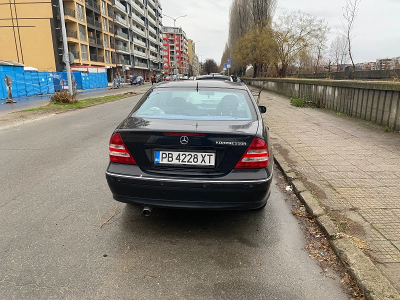 Mercedes-Benz C 180 Kompressor, снимка 5 - Автомобили и джипове - 48470167