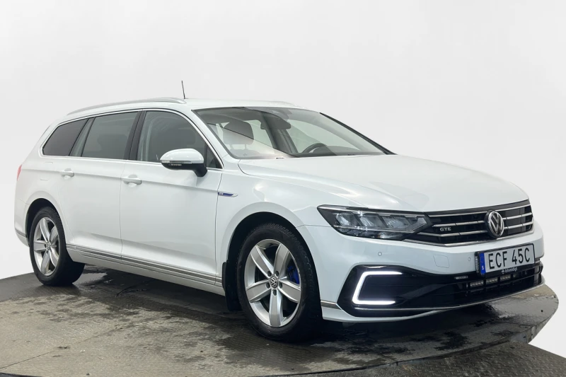 VW Passat 1.4 TSI* GTE* Sportscombi* Cam* Navi* Теглич* , снимка 3 - Автомобили и джипове - 49069316