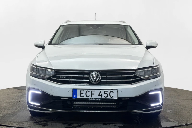 VW Passat 1.4 TSI* GTE* Sportscombi* Cam* Navi* Теглич* , снимка 2 - Автомобили и джипове - 49069316